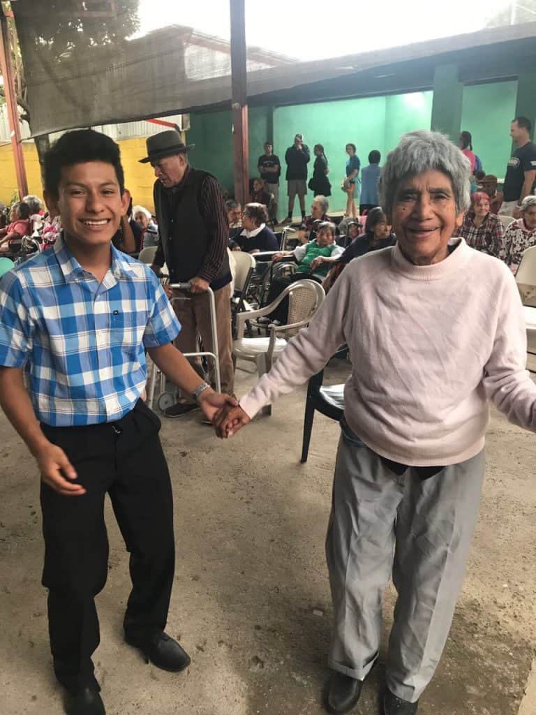 A student from Escuela Integrada dances with a resident at Casa Maria. Photo by Hannah Nadeau.