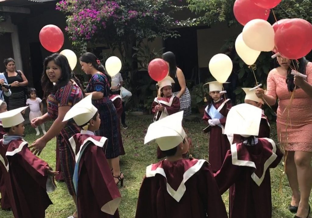 EI_BalloonLaunch On Wednesday, Nov. 8, 2017, Escuela Integrada celebrated graduations for first and sixth grade. After diplomas were awarded, first grade students released balloons into the sky, each one carrying a small piece of paper with their dreams and wishes for the future.