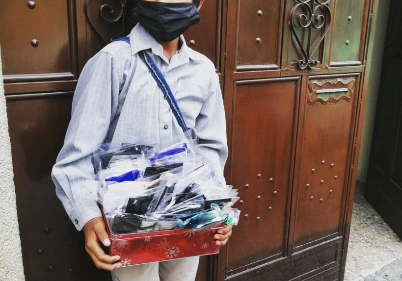 Oliver Oliver selling masks